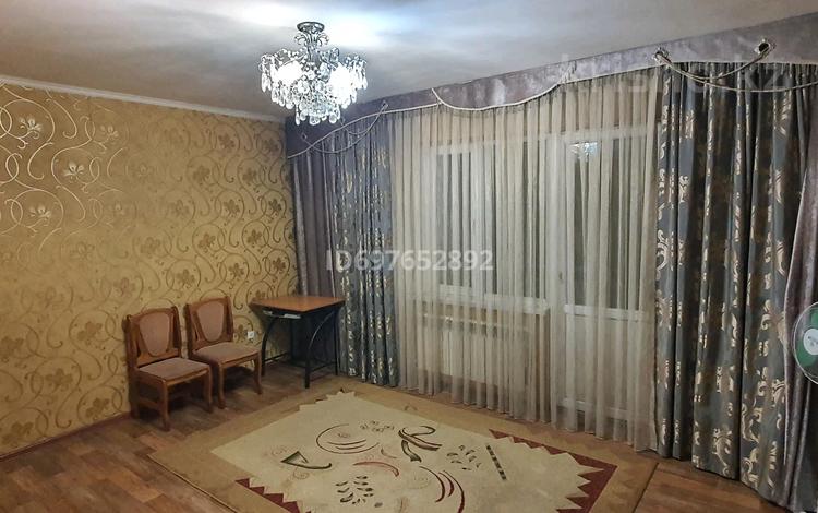 2-бөлмелі пәтер, 64 м², 4/6 қабат, мкр Кокжиек 32 — Школа 177, бағасы: 30 млн 〒 в Алматы, Жетысуский р-н — фото 2