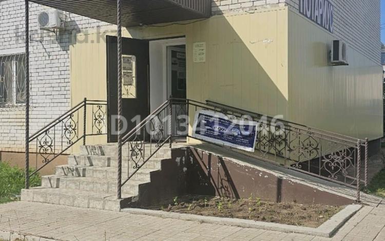 Офисы, кабинеты и рабочие места · 15 м² за 100 000 ₸ в Уральске, мкр Кадыра Мырза-Али — фото 2