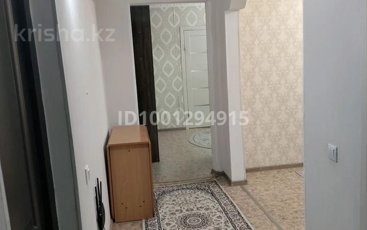 4-комнатная квартира · 60.7 м² · 3/5 этаж, Абулхаир хана 35А — По проспекту Абая ,напротив Областного акимата за 18 млн ₸ в Актобе — фото 2