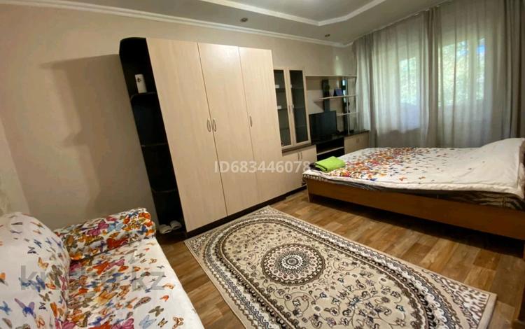 1-комнатная квартира · 38 м² · 3/3 этаж, 8-й микрорайон Айбергенов 6 — Арбат, Мир фантазий, Шым плаза за 1 500 ₸ в Шымкенте, Туран р-н — фото 2
