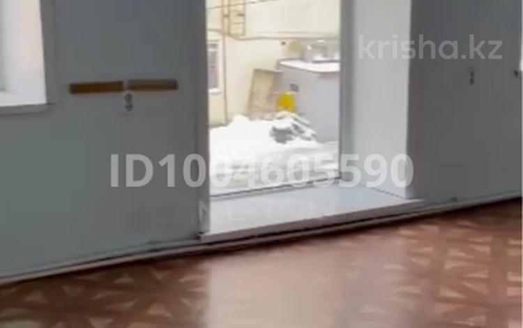 Офисы, кабинеты и рабочие места · 12 м² за 70 000 ₸ в Костанае — фото 2