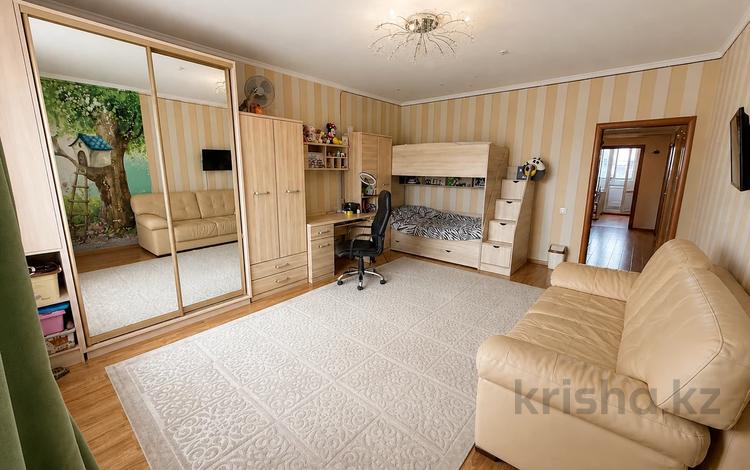 3-комнатная квартира · 125 м² · 13/15 этаж, Ходжанова за 124 млн ₸ в Алматы, Бостандыкский р-н — фото 12