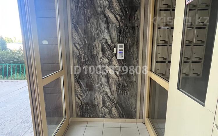 2-комнатная квартира · 65 м² · 9/16 этаж, мкр Аккент 56 за 300 000 〒 в Алматы, Алатауский р-н — фото 2