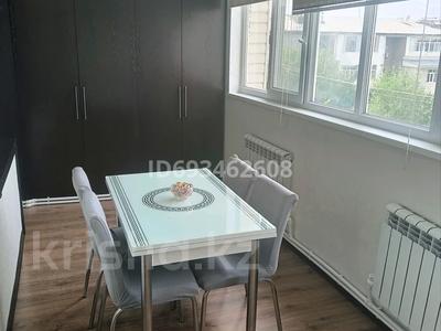 3-комнатная квартира, 72 м² помесячно, 4-й микрорайон, 4-й микрорайон 17 за 150 000 〒 в Шымкенте, Абайский р-н