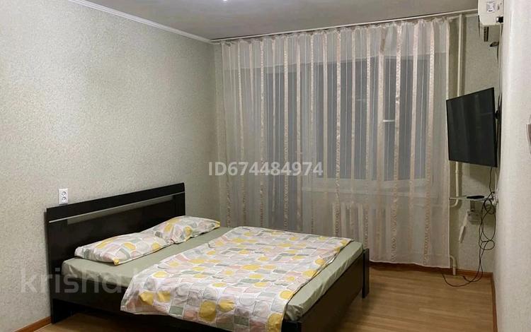 1-комнатная квартира · 33 м² · 4/9 этаж, мкр 4, 4 микр 4а за 9 000 ₸ в Уральске — фото 11