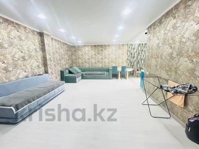 2-комнатная квартира · 70 м² · 4/5 этаж, мкр Женис 32/1 за 200 000 ₸ в Уральске