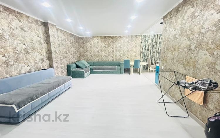 2-комнатная квартира · 70 м² · 4/5 этаж, мкр Женис 32/1 за 200 000 ₸ в Уральске — фото 7