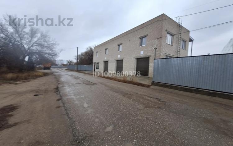 Свободное назначение, офисы, склады, азс, автосервисы и автомойки, общепит, кабинеты и рабочие места · 400 м² за 1 млн ₸ в Актобе, мкр 41-й разъезд — фото 2
