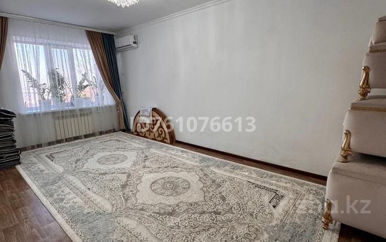 3-комнатная квартира · 70.7 м² · 1/5 этаж, Женис 11а — 8 школа и садик Ушкын за 26 млн ₸ в Жезказгане — фото 2