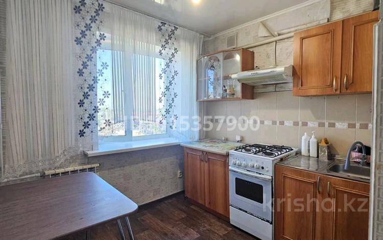 2-бөлмелі пәтер · 45 м² · 2/5 қабат, 21-шағынаудан, Пришахтинск, 21й микрорайон 4, бағасы: 11 млн ₸ в Караганде, Алихана Бокейханова р-н — фото 2