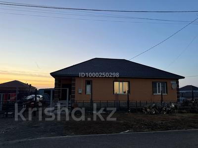 Продажа домов и дачи в Акмолинской обл.: Отдельный дом · 5 комнат · 140 м² · 10 сот., Нурпеиса Байганина 11 за 30 млн 〒 Отдельный дом · 5 комнат · 140 м² · 10 сот., Нурпеиса Байганина 11 за 30 млн 〒 в Тайтобе