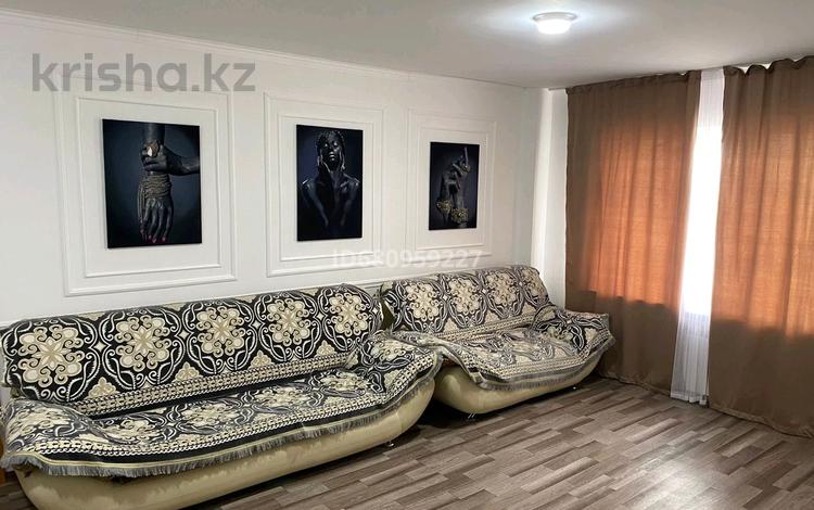 2-комнатная квартира · 57 м² · 15/25 этаж, мкр Юго-Восток, Мкр Байкена Ашимова 24 — Бауыржан Момышұлы за 250 000 ₸ в Караганде, Казыбек би р-н — фото 2