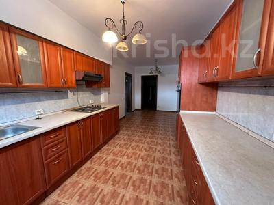 5-бөлмелі пәтер, 220 м², 1/3 қабат ай сайын, Ладушкина 150/1–7, бағасы: 500 000 〒 в Алматы, Медеуский р-н