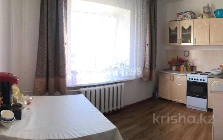 2-комнатная квартира, 64 м², 1/5 этаж, Микрорайон Бахыт 15