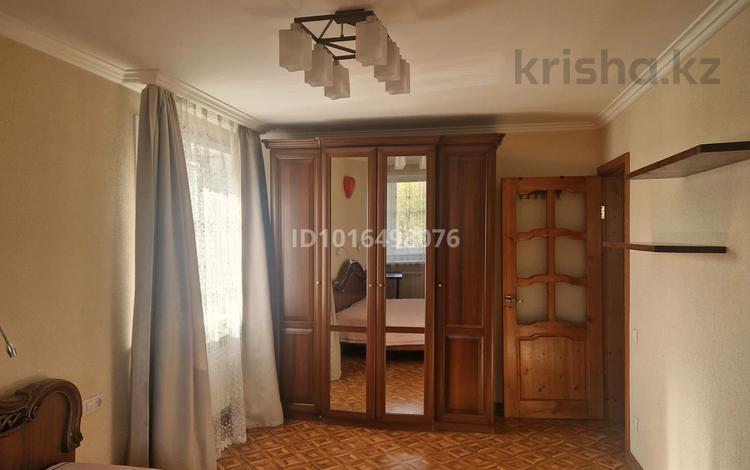 2-комнатная квартира · 50 м² · 4/9 этаж, мкр Юго-Восток, Карбышева за 180 000 ₸ в Караганде, Казыбек би р-н — фото 2