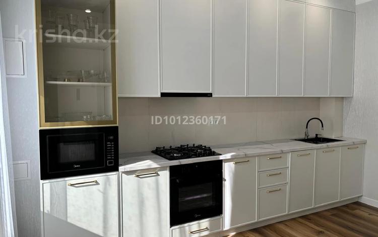 2-бөлмелі пәтер · 86.6 м² · 4/9 қабат, Есенжанова 3/2, бағасы: 40 млн ₸ в Уральске — фото 2