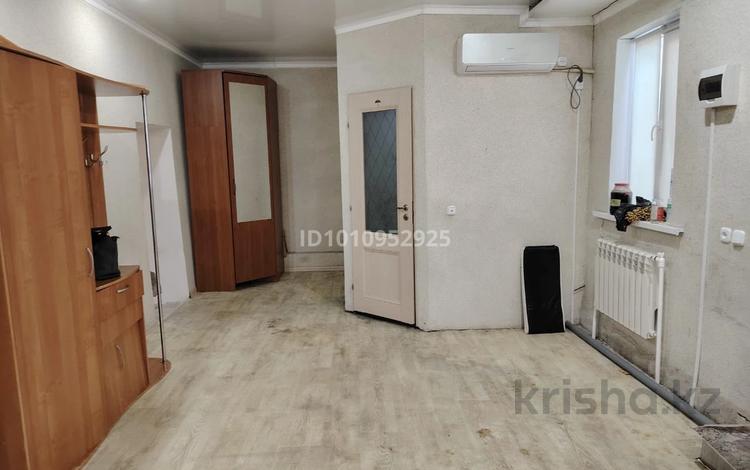 Отдельный дом · 2 комнаты · 60 м² · 1 сот., Асана Тайманова 51 — Пересечение улицы Некрасова за 120 000 ₸ в Уральске — фото 9
