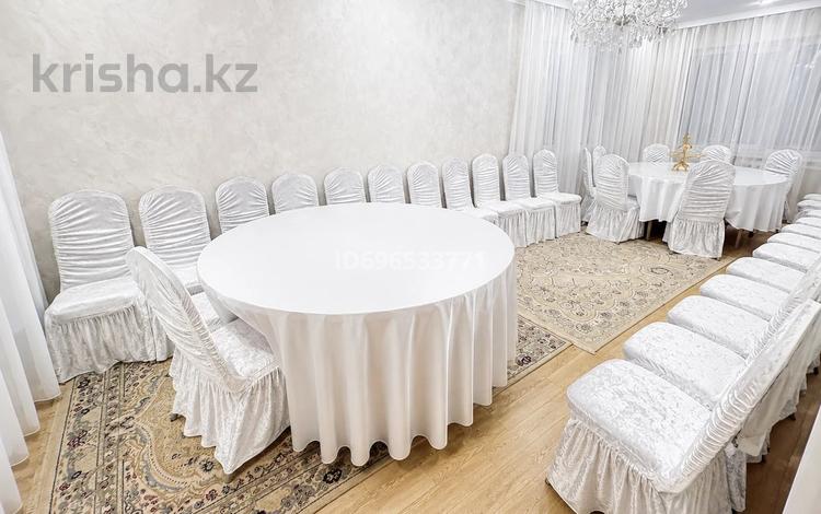 Дом · 5 комнат · 350 м², мкр Кунгей — Кажибекова за 120 000 ₸ в Караганде, Казыбек би р-н — фото 7