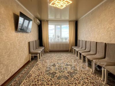 3-бөлмелі пәтер · 66 м² · 5/9 қабат, Строитель ш/а., бағасы: 22 млн ₸ в Уральске, мкр Строитель