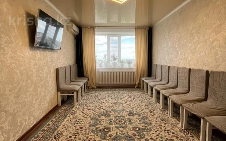 3-бөлмелі пәтер · 66 м² · 5/9 қабат, Строитель ш/а., бағасы: 22 млн ₸ в Уральске, мкр Строитель — фото 2