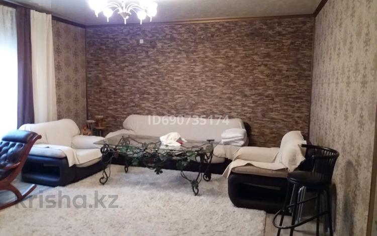 2-комнатный дом помесячно, 90 м², 4 сот., Мкр.Улагат