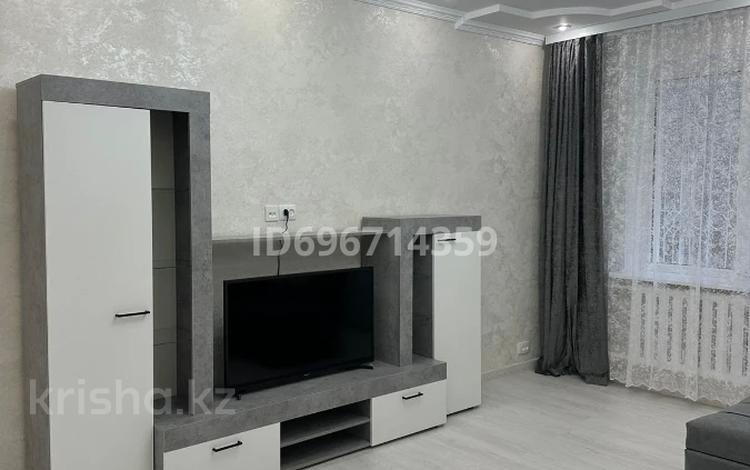 3-комнатная квартира, 70 м², 1/9 этаж помесячно, Толе Би 141 — Муканова