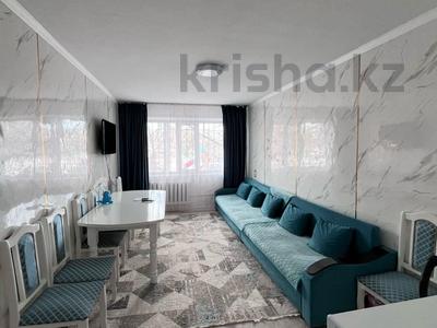 2-комнатная квартира · 45 м² · 1/5 этаж, Майкудук, 16й микрорайон за 10 млн ₸ в Караганде, Алихана Бокейханова р-н