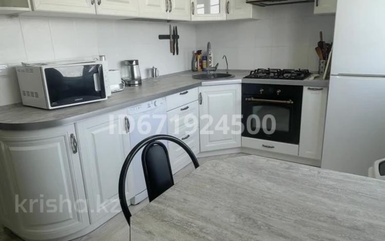 4-комнатная квартира · 70 м² · 5 этаж, 10 микрорайон 11 за 300 000 ₸ в Аксае — фото 9