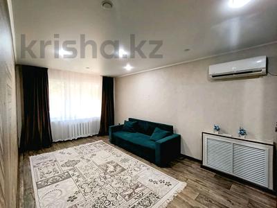 2-комнатная квартира · 55 м² · 1/5 этаж, Мажита Жунисова 186 за 14 000 ₸ в Уральске