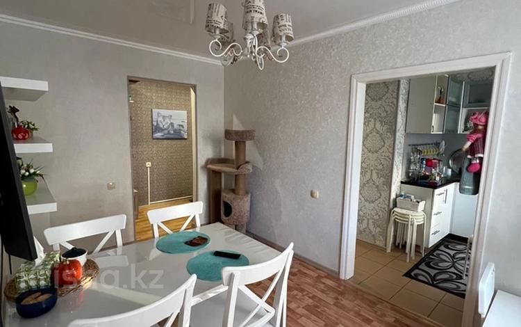 3-комнатная квартира · 63 м² · 2/5 этаж, Камзина 25 за 15 млн 〒 в Аксу — фото 2