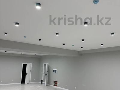 Свободное назначение, офисы, магазины и бутики, склады, общепит, салоны красоты, бани, гостиницы и зоны отдыха, фитнес и спорт, медцентры и аптеки, образование, развлечения, конференц-залы, кабинеты и рабочие места, студии · 280 м² за 900 000 ₸ в Шымкенте