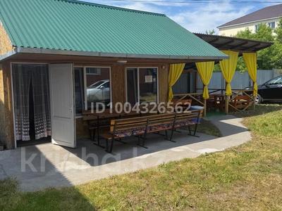 8-комнатная квартира · 100 м², Жумабаева 9А — За рынком за 15 000 ₸ в Бурабае