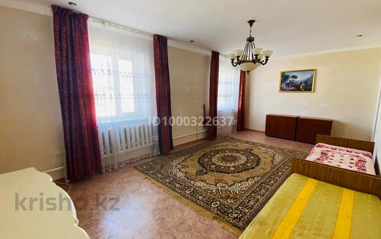 Жеке үй · 3 бөлме · 150 м² · 10 сот., мкр Атырау, 7-й пр-д 3, бағасы: 170 000 〒 — фото 12