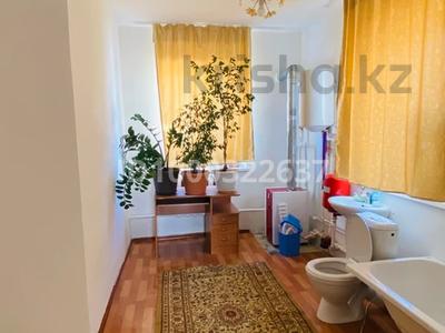 Жеке үй · 3 бөлме · 150 м² · 10 сот., мкр Атырау, 7-й пр-д 3, бағасы: 175 000 〒