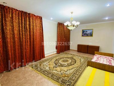 Отдельный дом · 2 комнаты · 150 м², мкр Атырау, 7-й пр-д 3 за 170 000 〒