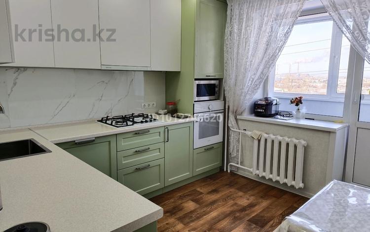 2-бөлмелі пәтер · 63 м² · 4/5 қабат, Радищева 33 а — Микрорайон Береке, Новая мечеть, бағасы: 27 млн ₸ в Петропавловске — фото 2