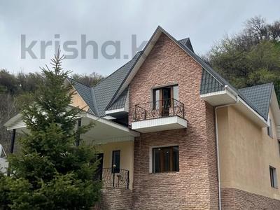 Отдельный дом · 7 комнат · 330 м², мкр Бутаковка за 1.5 млн ₸ в Алматы, Медеуский р-н