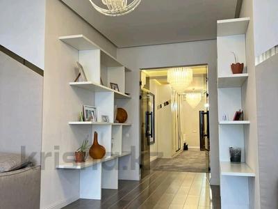 5-комнатная квартира · 250 м² · 5/9 этаж, Туран 5/7 за 2 млн 〒 в Астане, Нура р-н