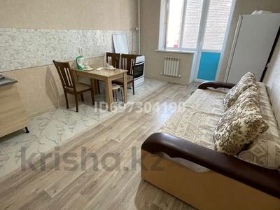 2-комнатная квартира, 60 м², 10/10 этаж посуточно, мкр Нурсая, Таумуш Жумагалиев 15 за 15 000 〒 в Атырау, мкр Нурсая