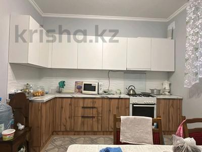 Отдельный дом · 5 комнат · 200 м², Кенесары Хана 4 за 950 000 〒 в Туздыбастау (Калинино)