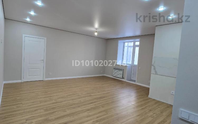 3-комнатная квартира · 64.2 м² · 10/12 этаж, Бухар жырау 32 — ул. Алихана Бокейхана за 45 млн ₸ в Астане, Есильский р-н — фото 2