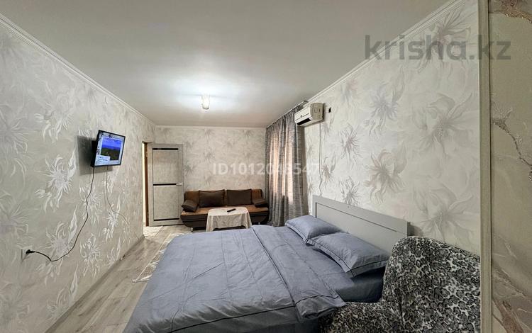 1-комнатная квартира · 45 м² · 1/4 этаж, 8-й микрорайон, Аскарова 43 а за 10 000 ₸ в Шымкенте, Туран р-н — фото 2