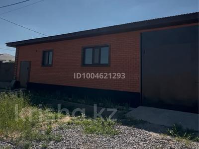 Гараж · 310 м² · Жанаконыс-4 — Расположен вдоль дороги за 300 000 〒 в Актобе, жилой массив Жанаконыс-4