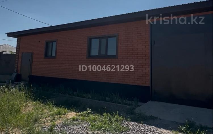 Гараж · 310 м² · Жанаконыс-4 — Расположен вдоль дороги за 300 000 〒 в Актобе, жилой массив Жанаконыс-4 — фото 2