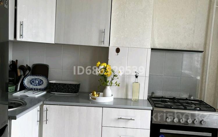 2-комнатная квартира · 72 м² · 8/9 этаж, 10 21 — Возле поликлинники за 19 млн ₸ в Аксае — фото 24