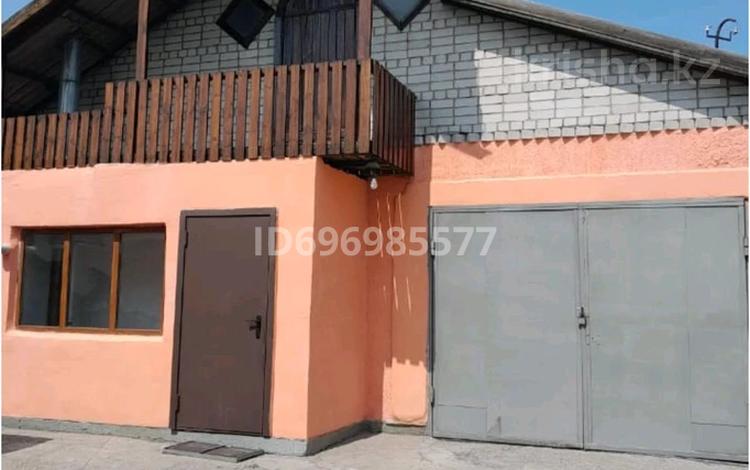 Отдельный дом · 3 комнаты · 150 м² · 5 сот., Лесотарная 67 — Возле каз полиграфа за 15 млн 〒 в Семее — фото 2