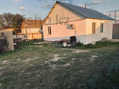 Отдельный дом · 4 комнаты · 108 м² · 10 сот., Жанаталап 45/1 — Частный дом находится возле кос поворота,на южной объездной за 25 млн ₸ в Аксае