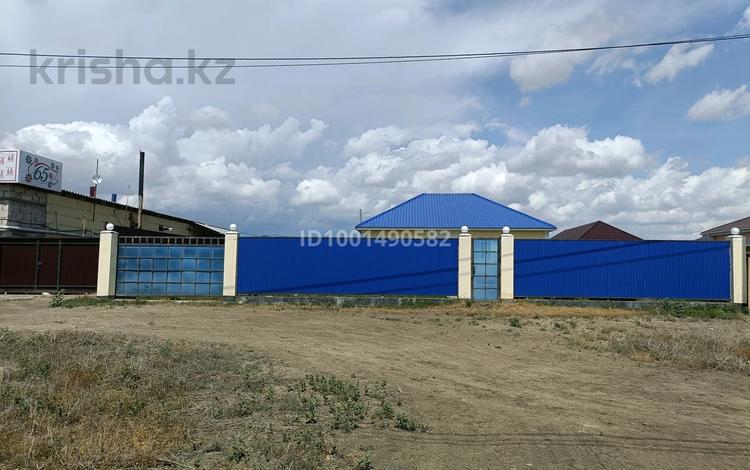 Отдельный дом · 4 комнаты · 140 м² · 8 сот., мкр Береке, Кобланды батыр 7г — Пос. Память Ильича. Магазин Асем за 31 млн 〒 в Атырау — фото 2