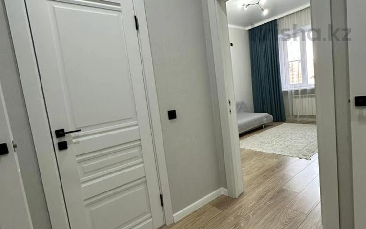 2-комнатная квартира, 70 м², 3/9 этаж, Алии Молдагуловой за 29.5 млн 〒 в Актобе — фото 2