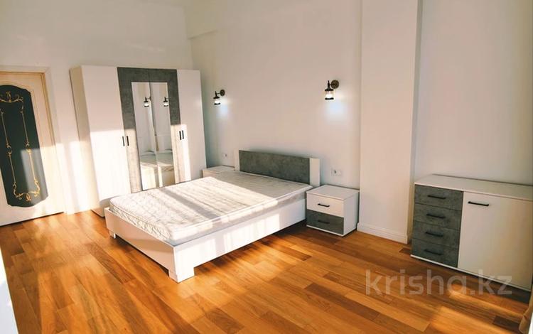 2-комнатная квартира · 63 м² · 8/10 этаж, Кабанбай Батыра 15 за 375 000 ₸ в Алматы, Медеуский р-н — фото 2